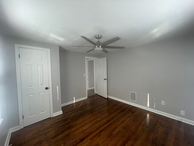 Building Photo - 34 Monroe St