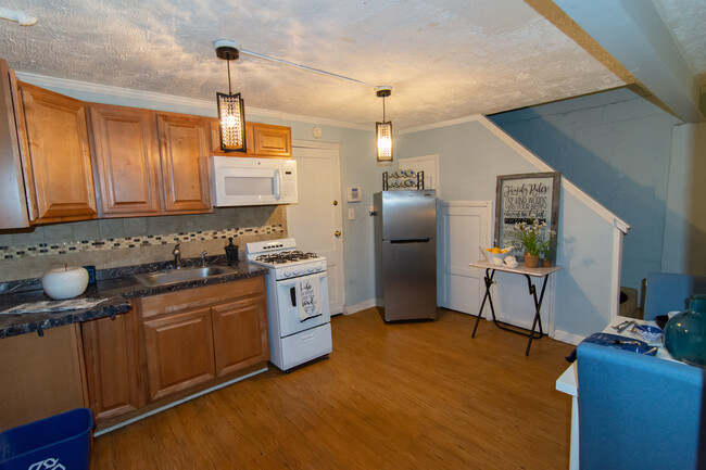 Kitchen area - 729 Congress St SE