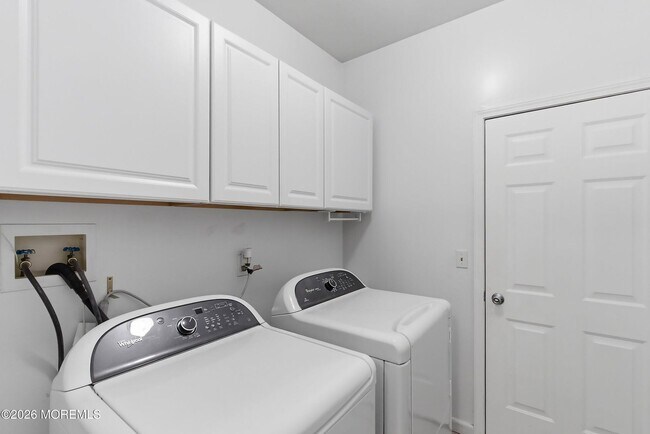 Building Photo - Spacious 3BR Jackson Colonial with Garage