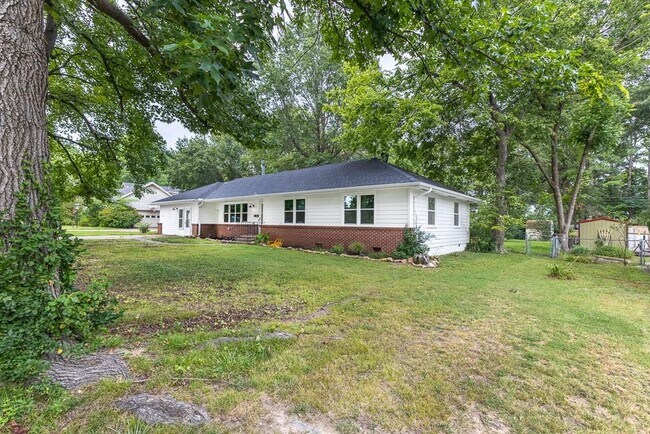 Building Photo - 301 Michael St