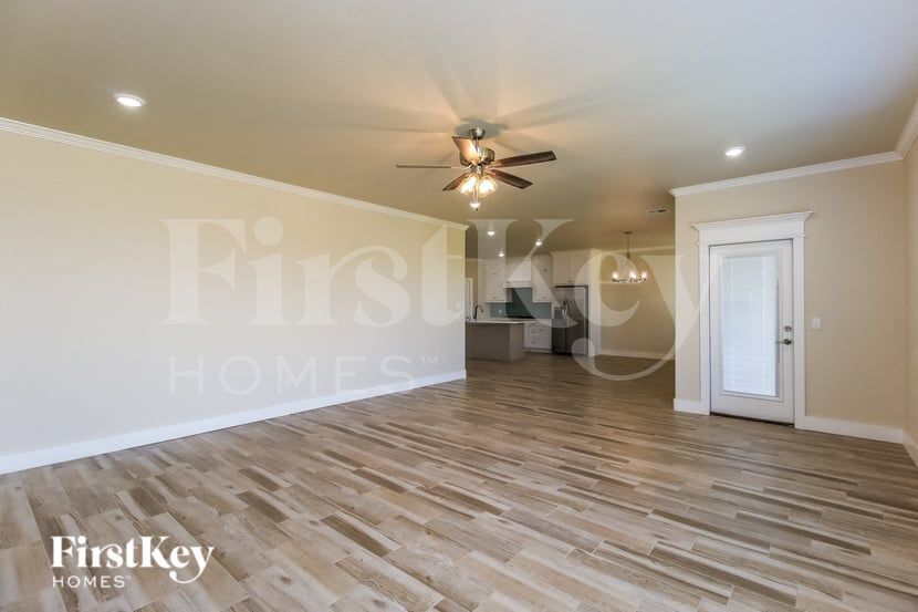 Building Photo - 847 Acorn Bnd