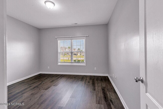 Building Photo - 402 Derrick Dr