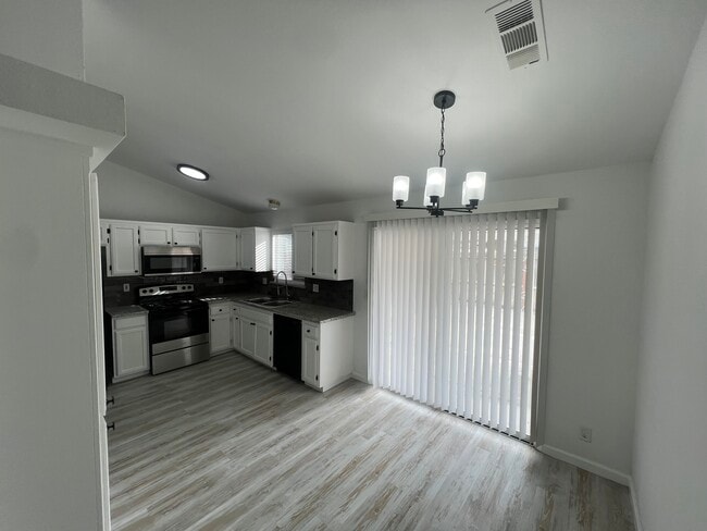 Building Photo - 5108 Vigna Way