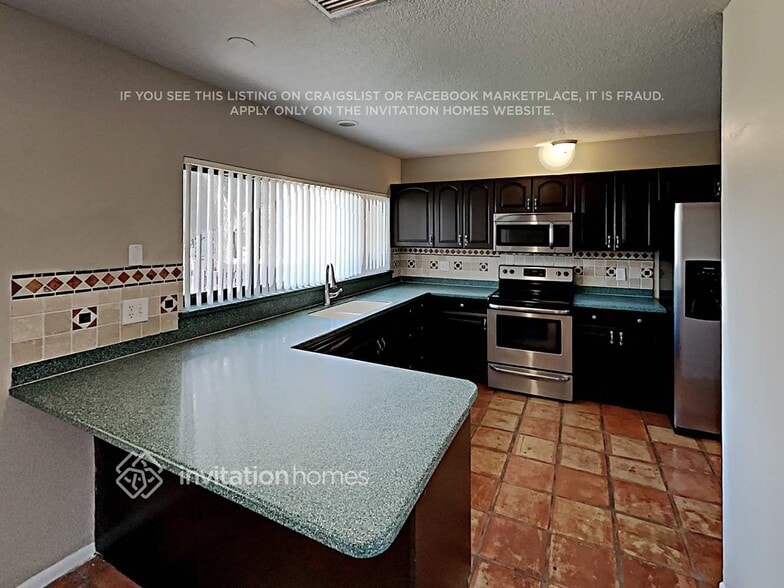 Building Photo - 10226 SW 49th Pl