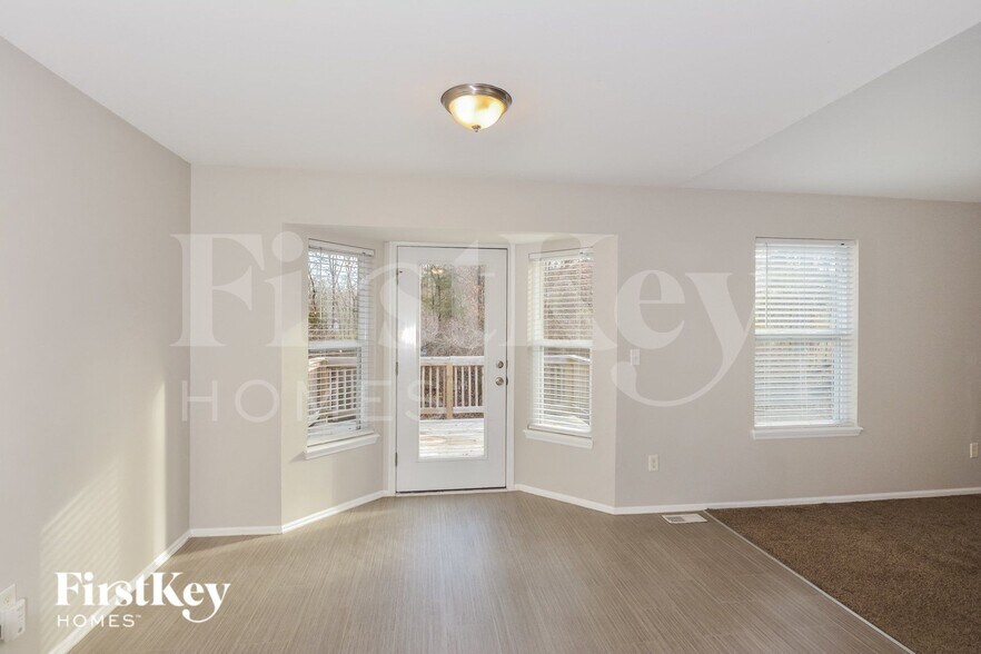 Building Photo - 1400 Navaho Trail