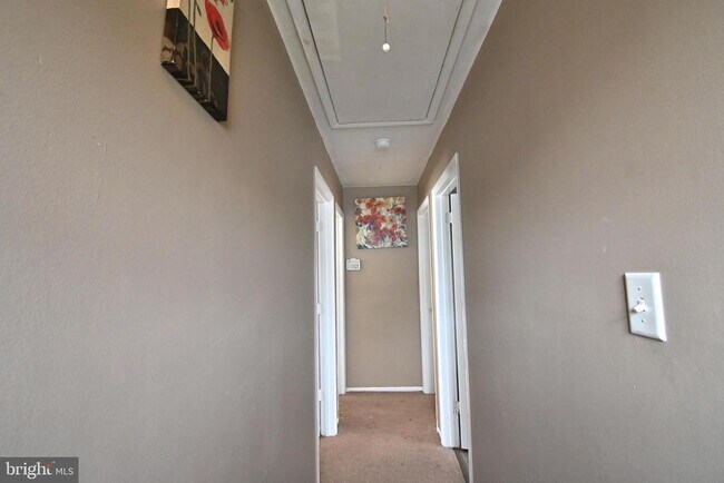 Building Photo - 36 Danbury Dr