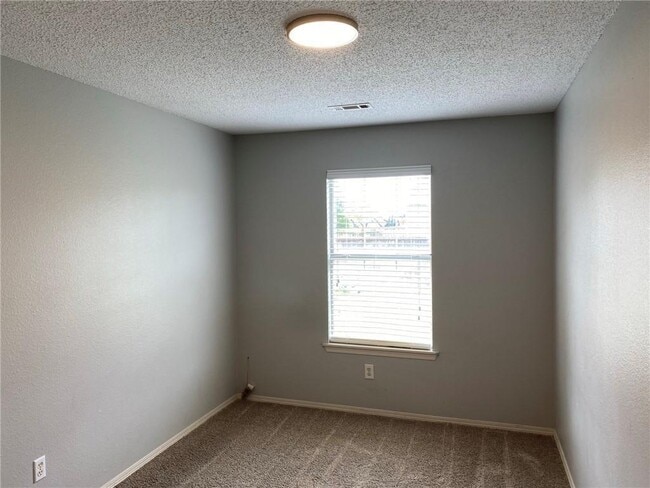 Building Photo - 2911 Beech Ave