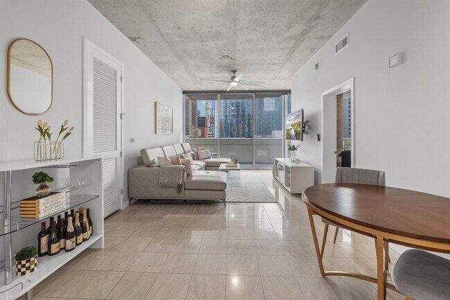 Building Photo - 360 Nueces St