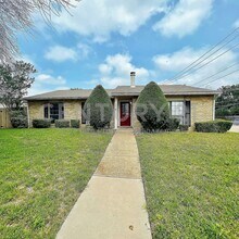 Building Photo - Charming 3/2/2 Nestled on Corner Cul-de-sac Lot in S. Grand Prairie For Rent!