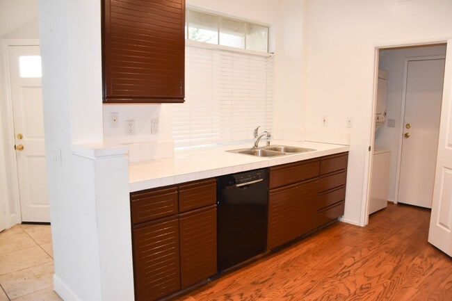 Building Photo - 8215 E White Oak Ridge