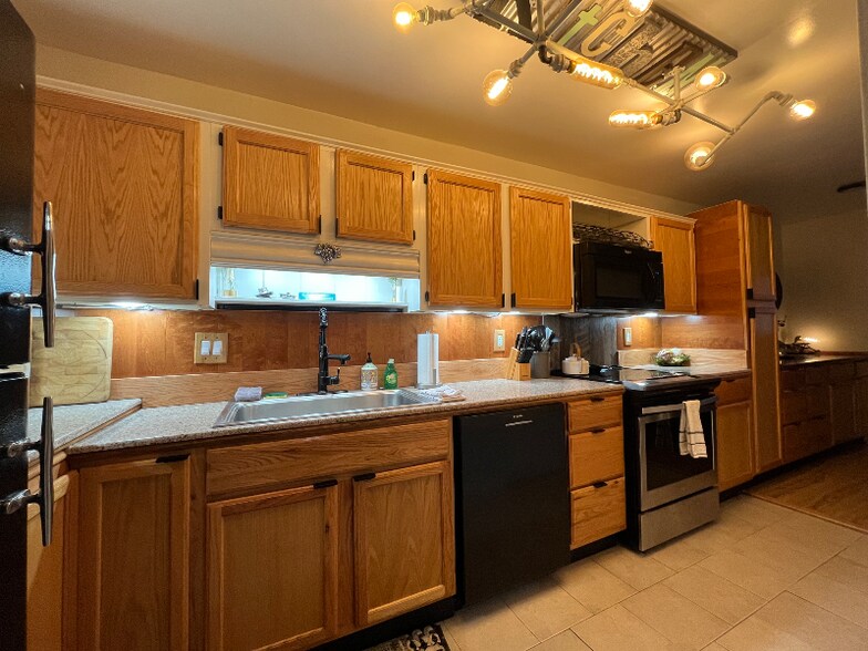 Building Photo - 12102 Carriage Ct SE