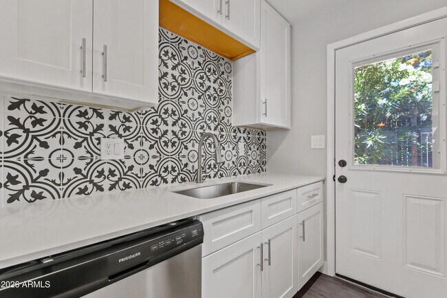 Building Photo - 35 W Medlock Dr