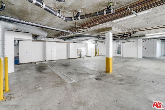 Building Photo - 842 11th St