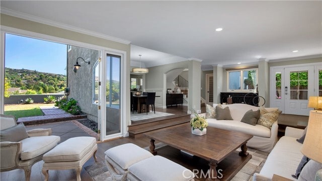 Building Photo - 10 Flintridge