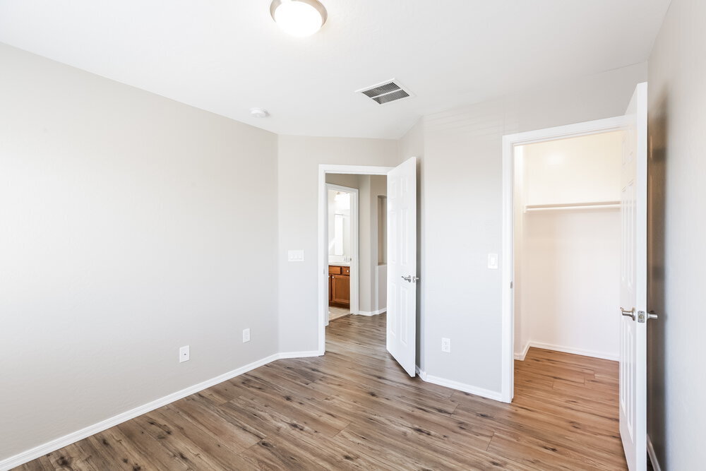 Building Photo - 6216 S 52nd Dr