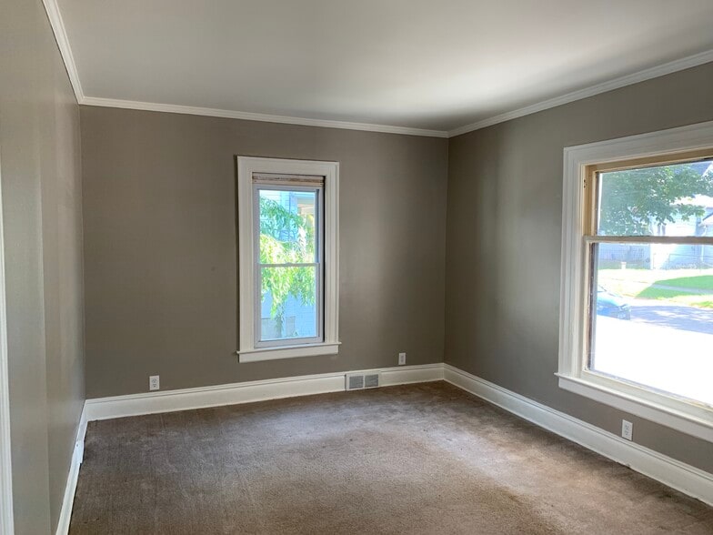 Building Photo - 238 Miller St