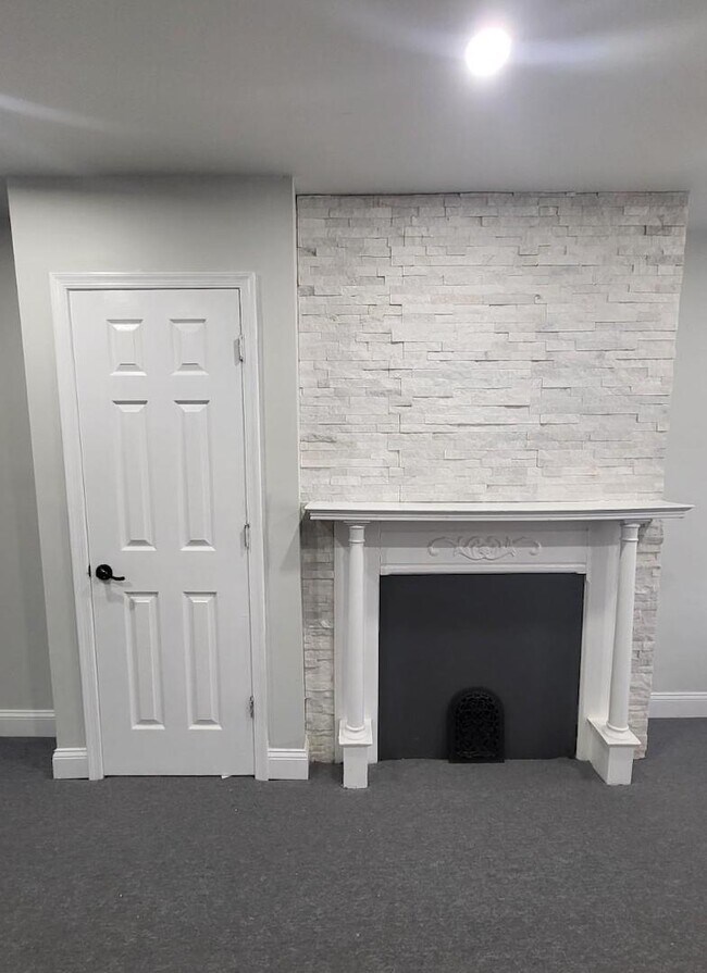 Building Photo - 131 N Hobart St