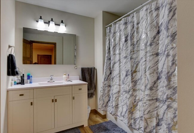 Building Photo - Single Family Home - 4+ Bedroom | 2 Bath
