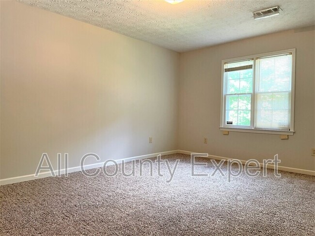 Building Photo - 2470 Valentines Ct