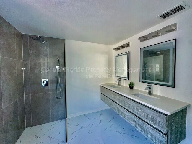 Building Photo - 3032 Bloomsbury Dr