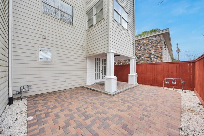 Building Photo - 2314 Dorrington St