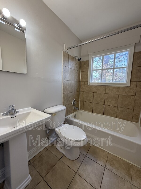 Building Photo - 733 Bellows Ave