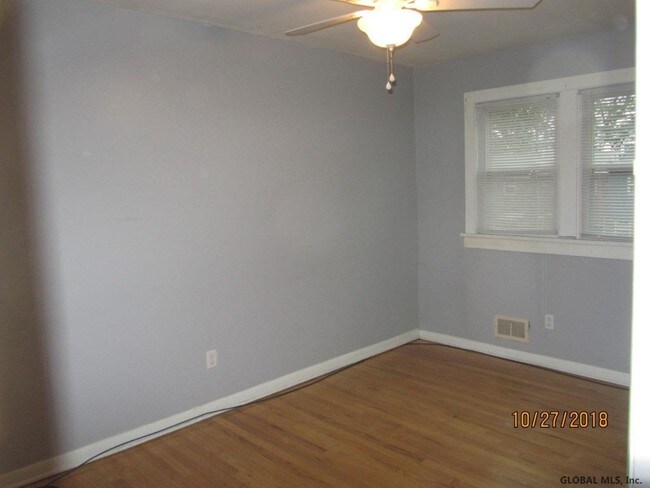 Building Photo - 125 Mt Hope Dr