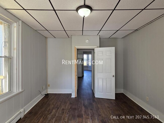 Building Photo - 139 Oak St