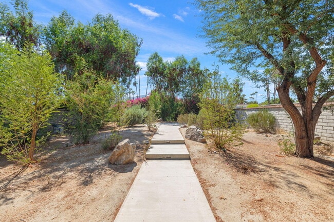 Building Photo - 72056 Palm Haven Dr