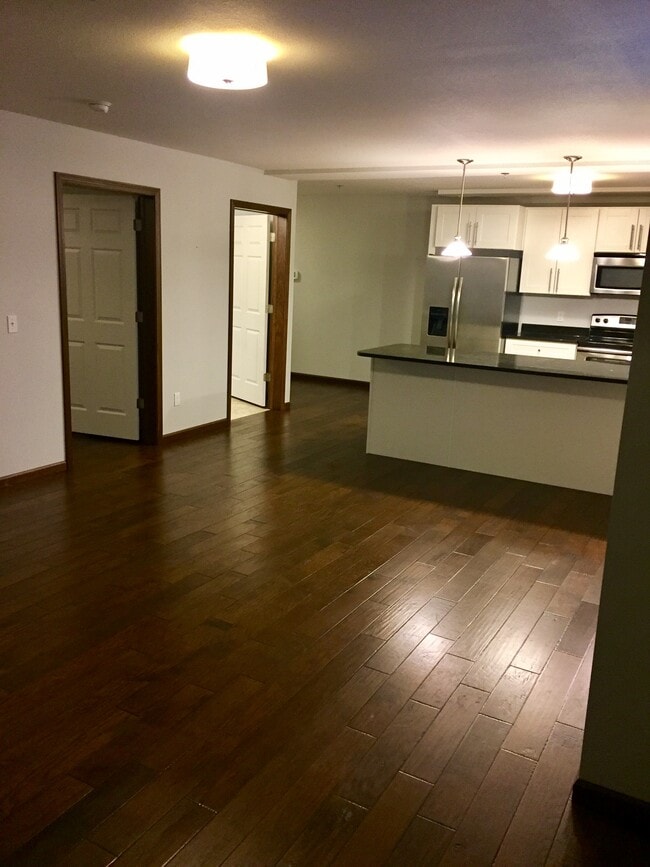 Building Photo - 143 S Main St