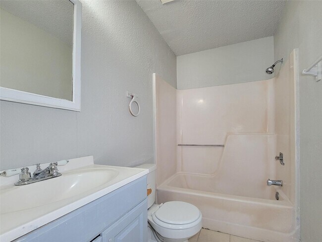 Building Photo - 17706 Glenhagen Ct
