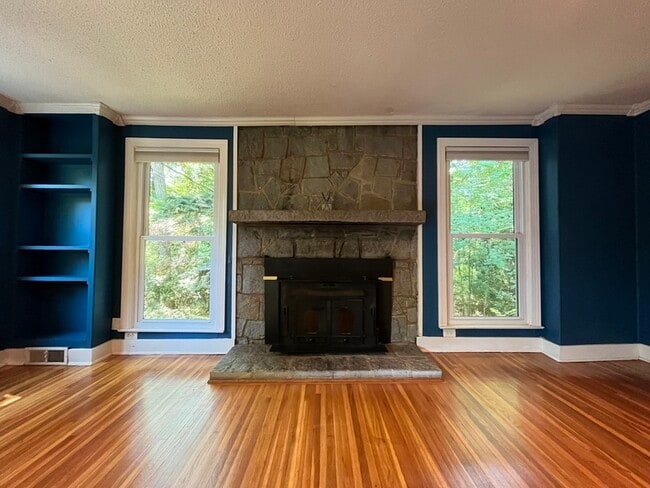 Building Photo - 6348 Sharon Hills Rd