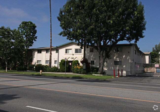 Primary Photo - 5061 Woodman Ave