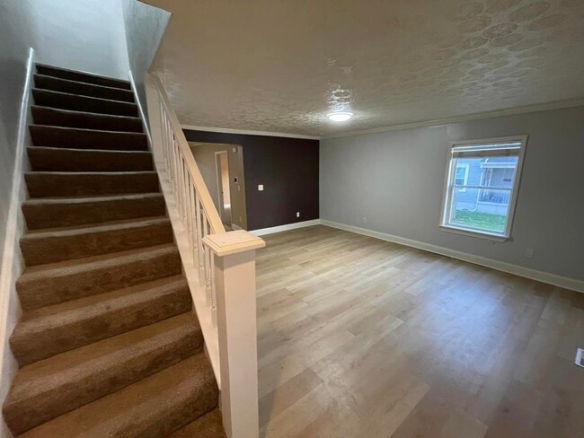 Building Photo - 332 E Lincoln St