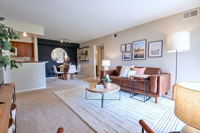 Building Photo - 4105 Chesapeake Dr