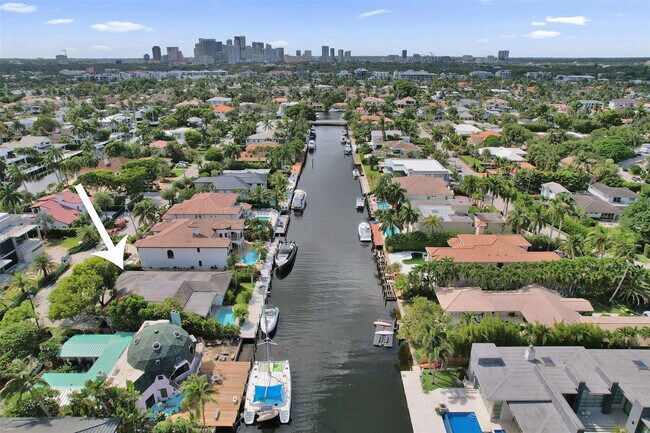Building Photo - 2427 Sea Island Dr