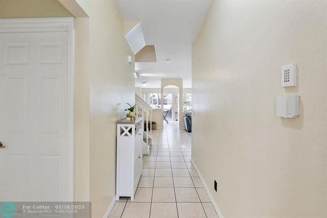 Building Photo - 9090 NW 40th Pl