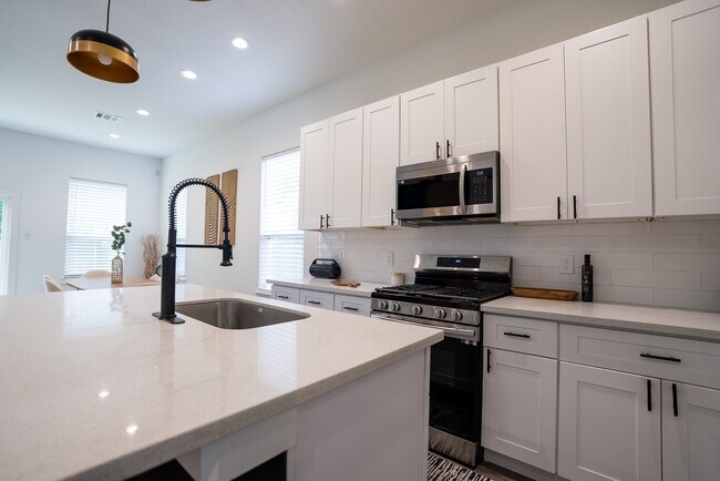 Building Photo - 3818 Lynnfield St