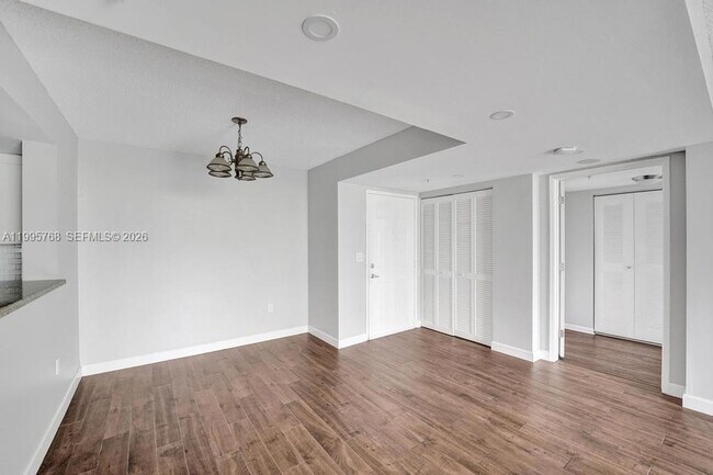 Building Photo - 520 SE 5 Ave