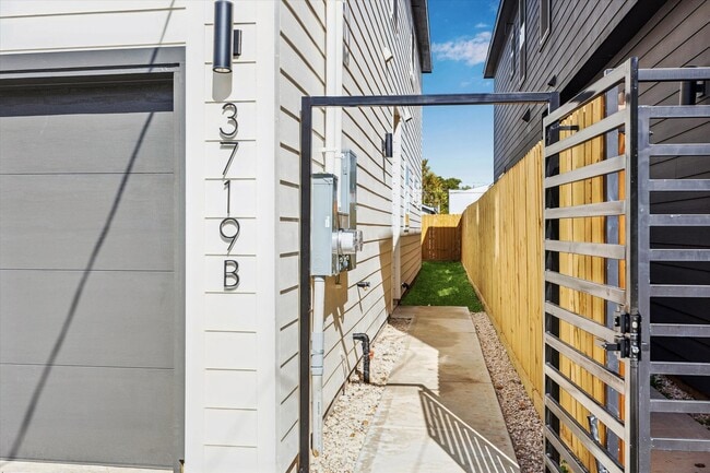 Building Photo - 3719 Lydia St