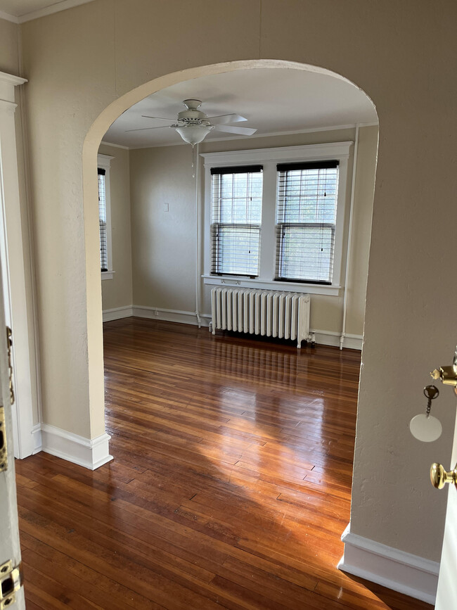 EntryWay - 1031 Shore Rd