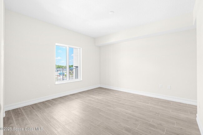 Building Photo - 1805 Riverside Dr