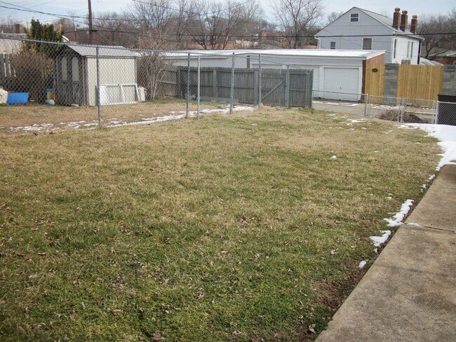 Building Photo - COMING SOON! 2 Bedroom South City Home