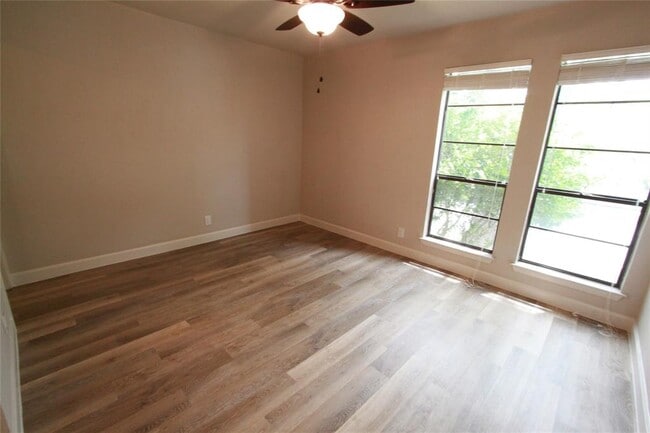 Building Photo - 6811 Thorncliffe Dr