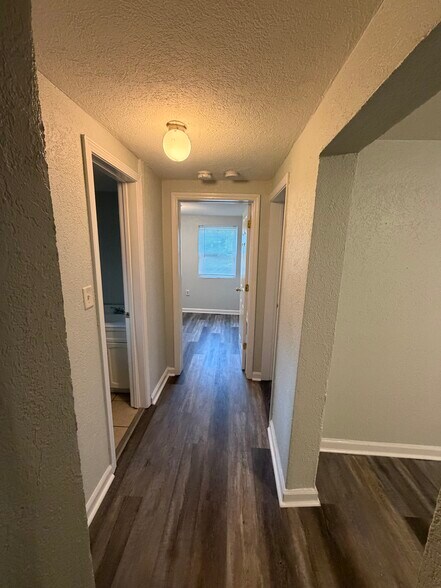 Hallway - 505 Davis Ave