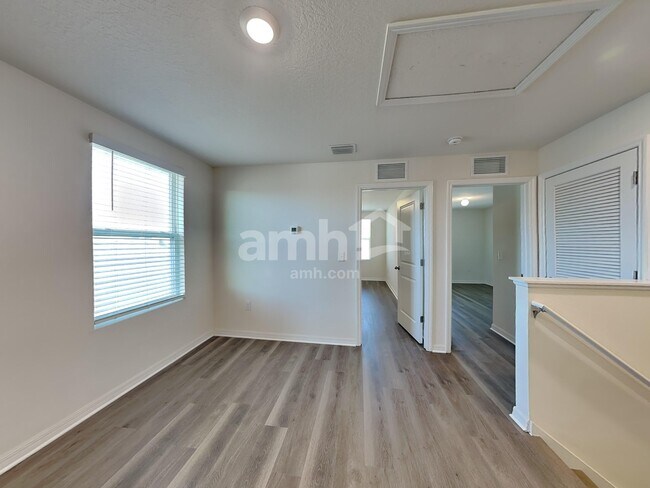 Building Photo - 10316 Flathead Dr