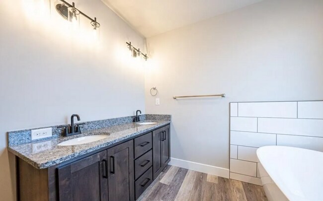 Building Photo - 3 bed, 2.5 bath Townhome in Ammon!!