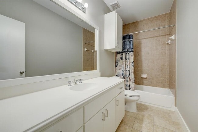 Building Photo - 9805 Riddlelink Ln