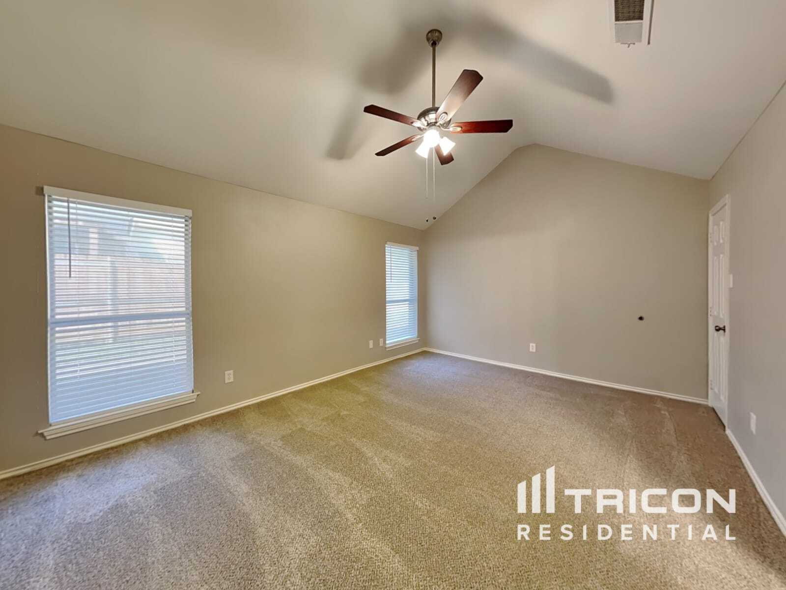 Building Photo - 352 N Beltwoods Dr