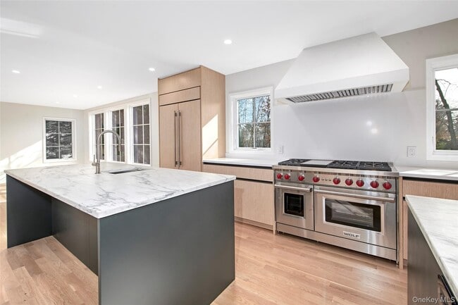 Building Photo - 2 Myrtledale Rd